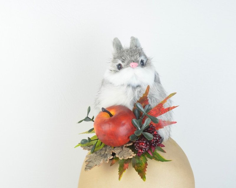 Headpiece Fascinator Cocktail Hat with Cute Furry Rabbit, Raspberries and Apples - 髮夾/鯊魚夾 - 其他材質 灰色