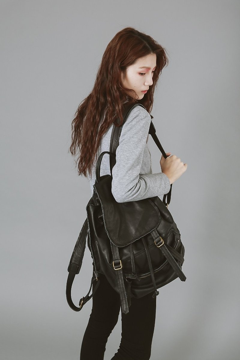 The structure of the tubular structure does not close the side and the large capacity after the backpack black - Backpacks - Genuine Leather Black