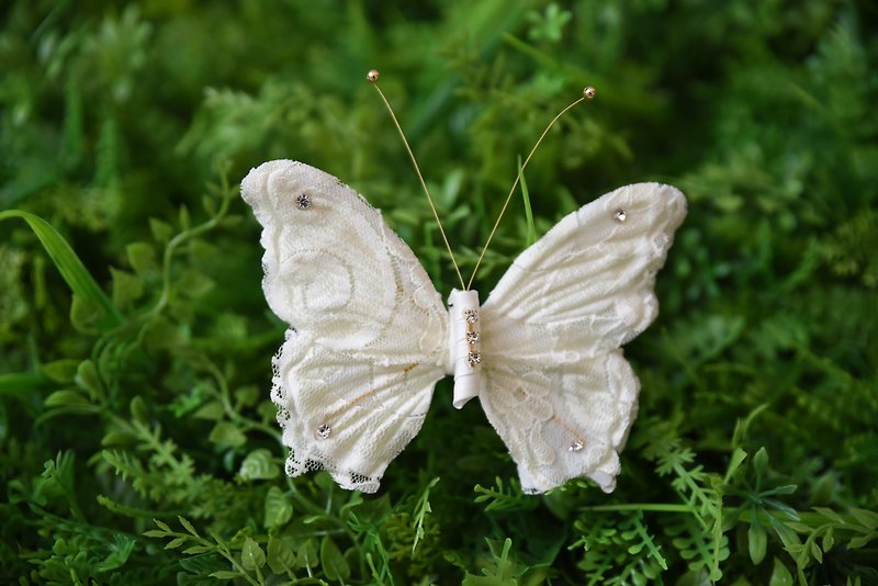 Butterfly hair ornaments white lace models - ผ้ากันเปื้อน - ผ้าไหม ขาว