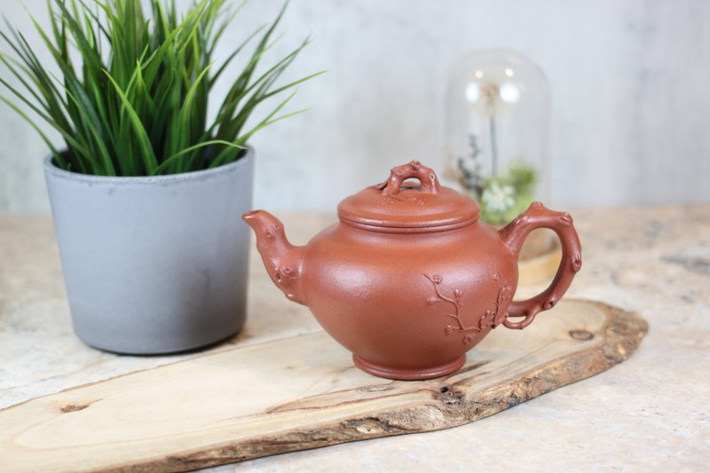 【送禮好物】梅報春 鐵皮朱泥 宜興紫砂 彭全中助工製 340ml - 茶壺/茶杯/茶具 - 陶 