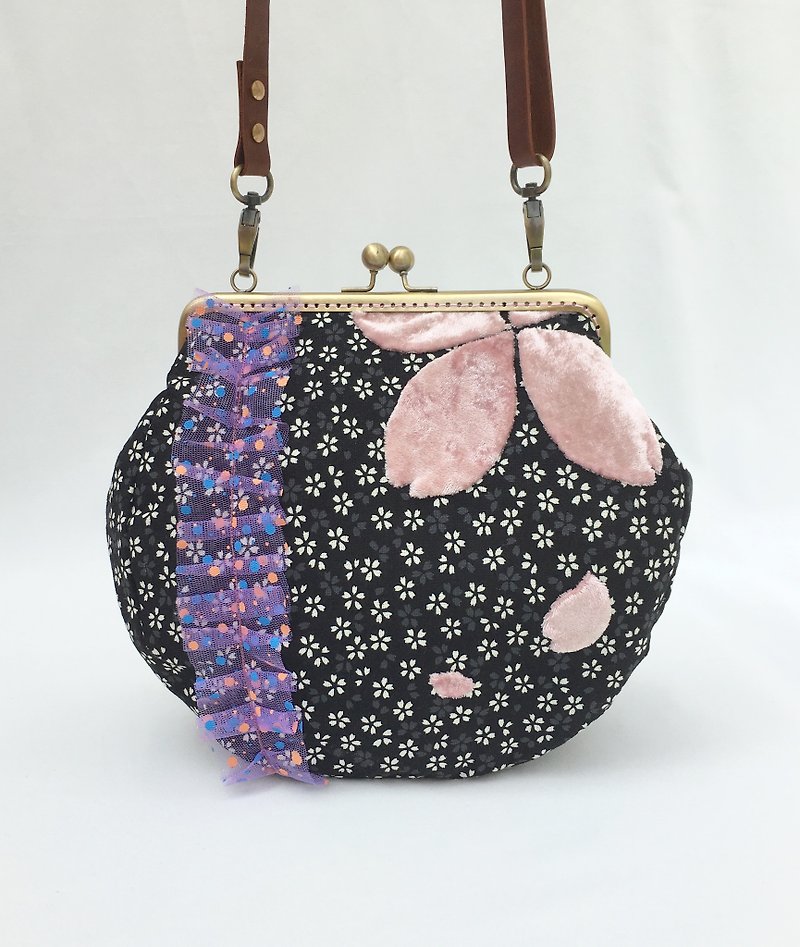 Cherry blossoms shoulder/crossbody bag with zipper circle pink black polka dot - กระเป๋าแมสเซนเจอร์ - ผ้าฝ้าย/ผ้าลินิน สีดำ