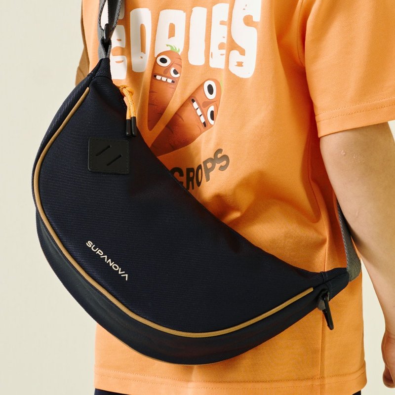 【SUPANOVA】EXPLORER Explorer Series-Half Moon Curved Crossbody Bag - กระเป๋าแมสเซนเจอร์ - ไฟเบอร์อื่นๆ หลากหลายสี