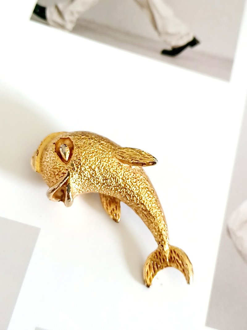 vintage jewelry  精緻金色趣味海豚 別針 胸針 - 胸針 - 其他金屬 