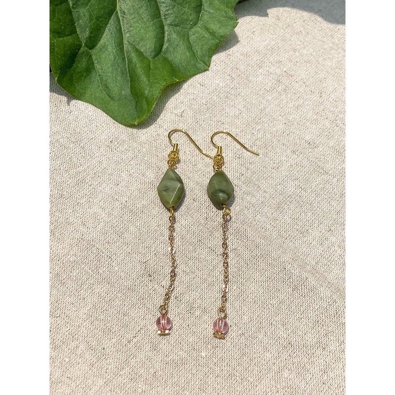 Light jewelry green Stone pendant earrings diamond-shaped classic beauty semi- Gemstone exclusive original design - Earrings & Clip-ons - Jade 