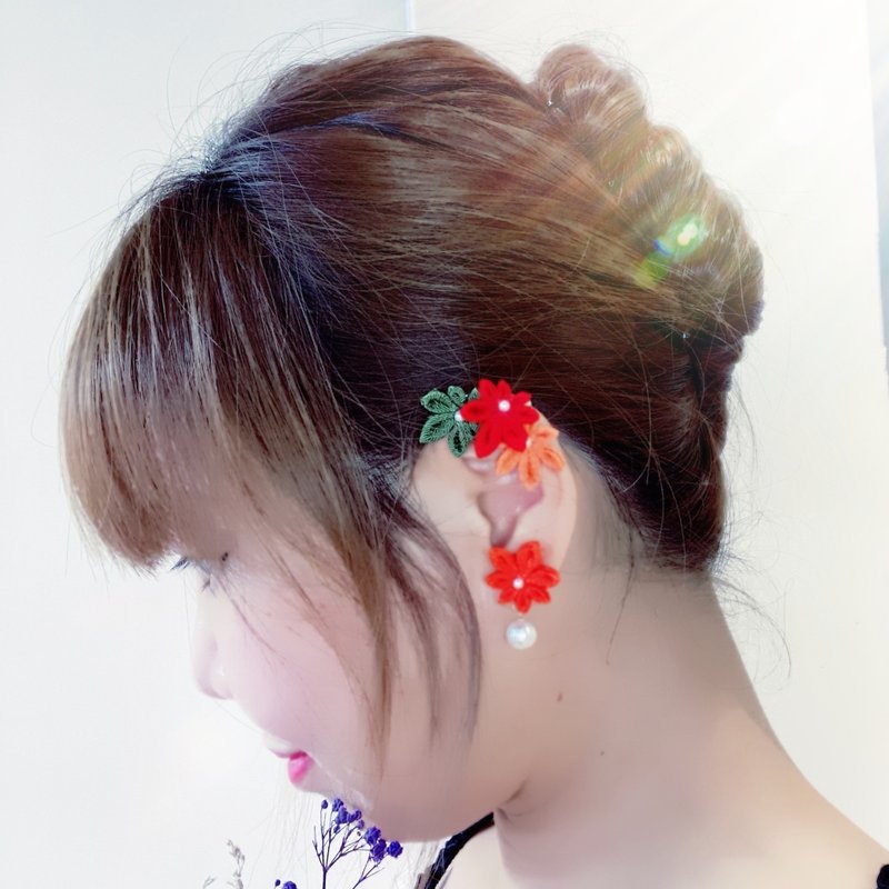 ผ้าฝ้าย/ผ้าลินิน ต่างหู สีแดง - Botanica Magica | Golden and fiery red Clip-On/earrings all over the mountains | つまみ工工