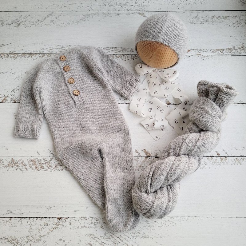 White/Grey Fluffy newborn romper witn bonnet. Baby photo props. - 嬰兒手鍊/飾品 - 羊毛 