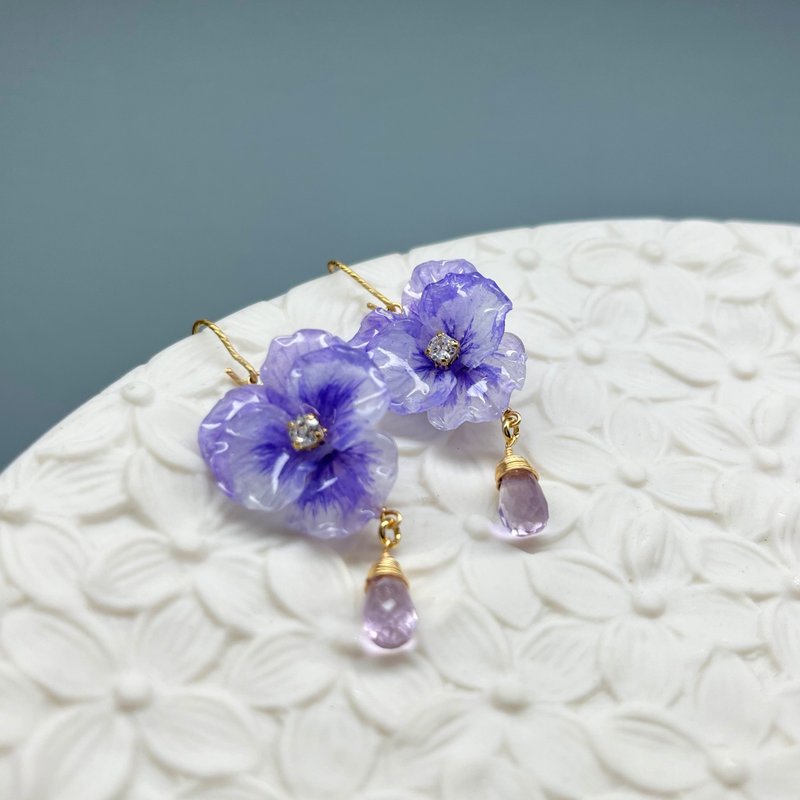 [Miniature Flower Room] Pansy. Pansy. Natural amethyst/resin earrings. Romantic misty purple. - Earrings & Clip-ons - Resin Purple