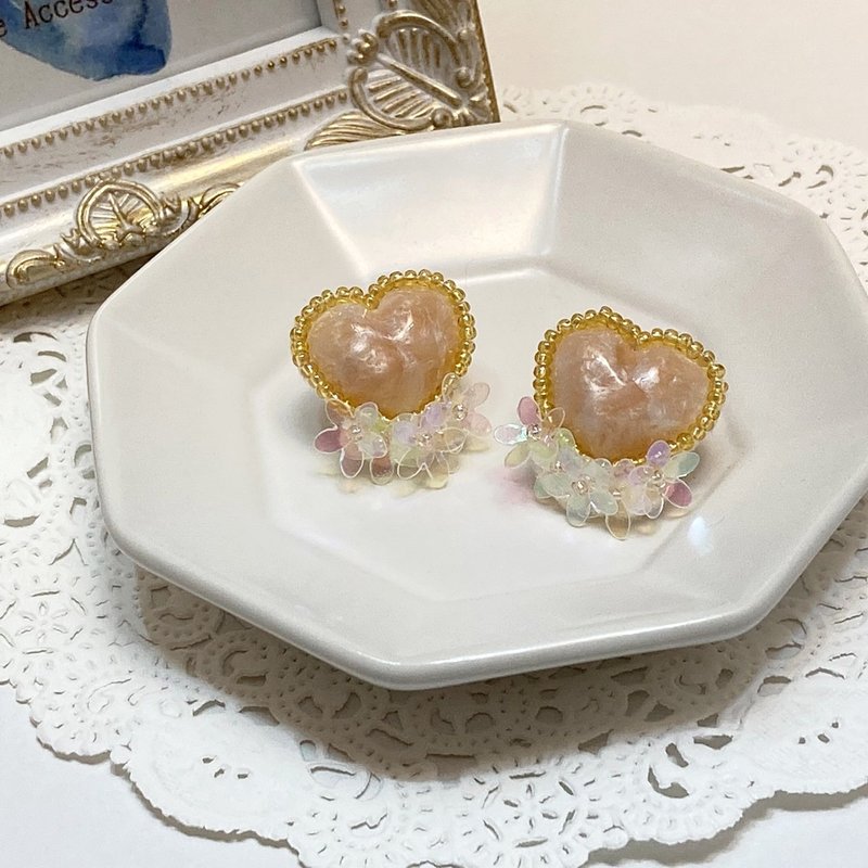ハート レジン 刺繍 ピアス ピンク マーブル ビーズ刺繍 - 耳環/耳夾/耳骨夾 - 樹脂 粉紅色