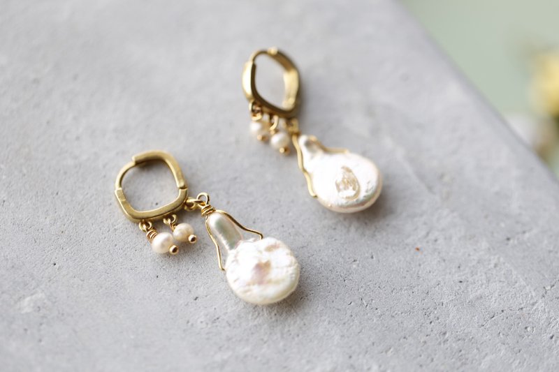 Qixi Festival Gifts||Reaching for the Stars||Natural Baroque Special-shaped Pearls/Freshwater Pearl Earrings Handmade Quickly - ต่างหู - ไข่มุก ขาว