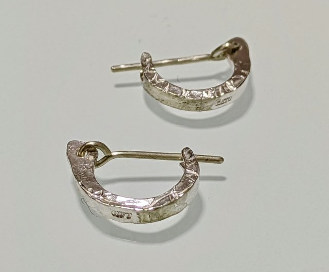 Sv crack pierce ショップ gift hand ピアス・イヤリング Pinkoi