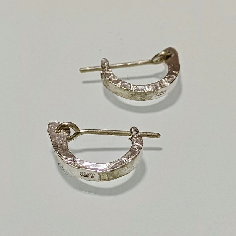 Sv 裂紋環穿孔 - 耳環/耳夾 - 純銀 銀色