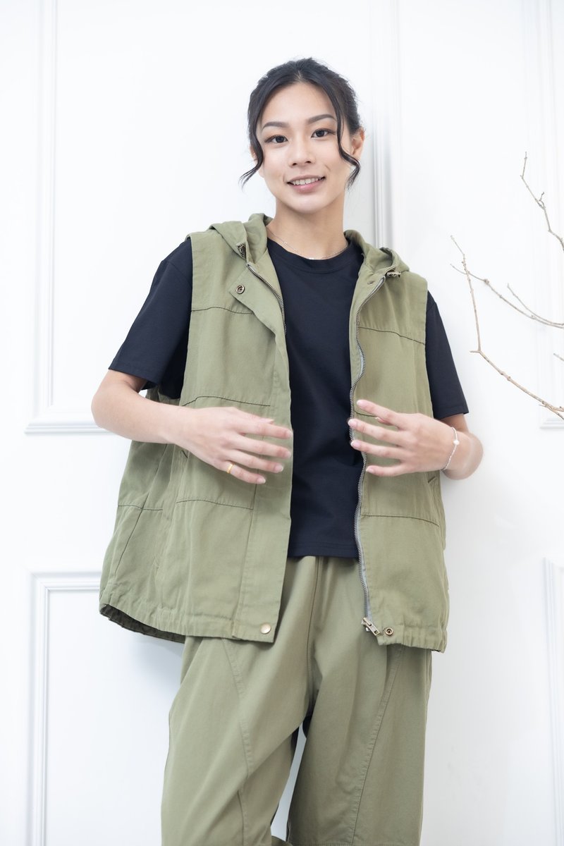 連帽抽繩橫縫線傘狀背心 軍綠色 - 背心/無袖上衣 - 其他材質 綠色