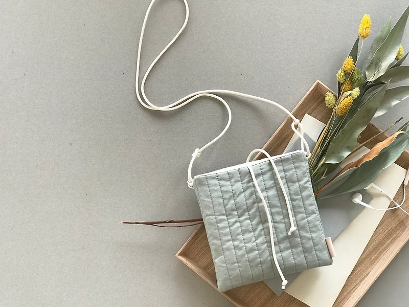 Cotton Quilt Pochette Minimum Shoulder Bag / Sage Green - กระเป๋าแมสเซนเจอร์ - ผ้าฝ้าย/ผ้าลินิน สีเขียว