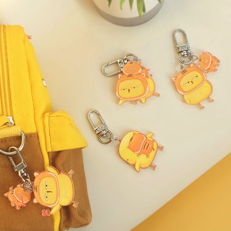 Warbie & Tinie-T acrylic keychain - 鑰匙圈/鑰匙包 - 壓克力 黃色