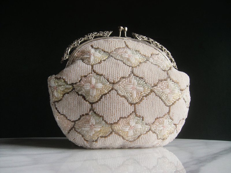 Glorious Era OLD ERA_Early second-hand Taiwanese handmade lady bead bag clutch bag - กระเป๋าคลัทช์ - วัสดุอื่นๆ 