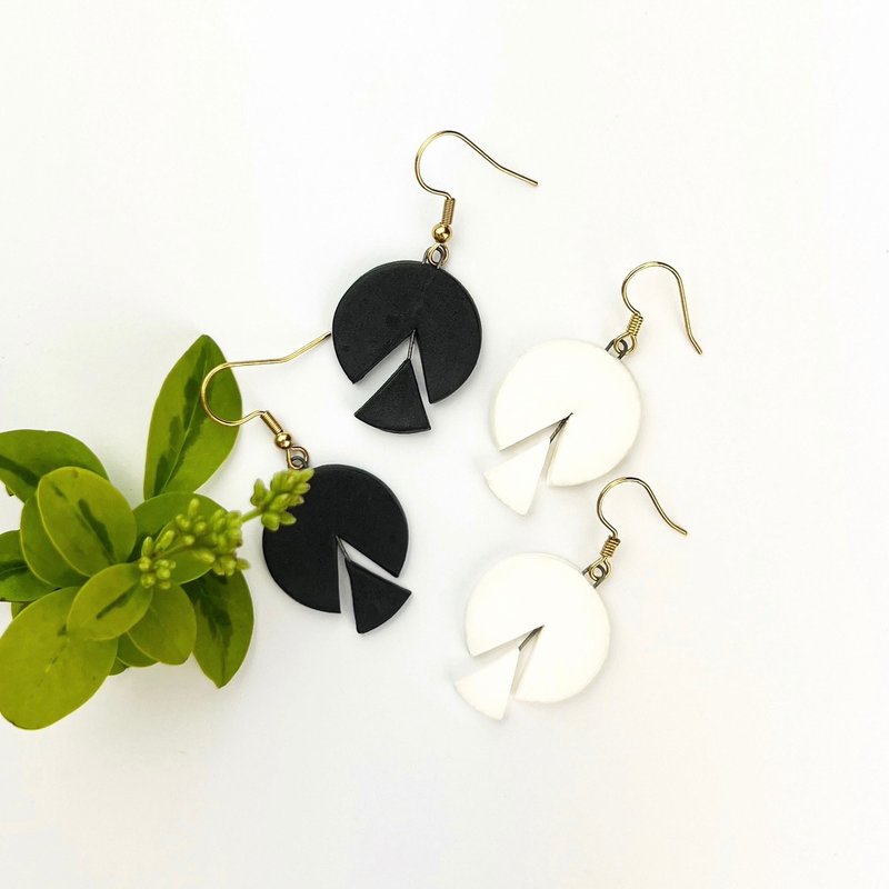 The Lost Corner • Polkadot Series | Temperamental ceramic handmade earrings [changeable clip-on] - Earrings & Clip-ons - Porcelain White