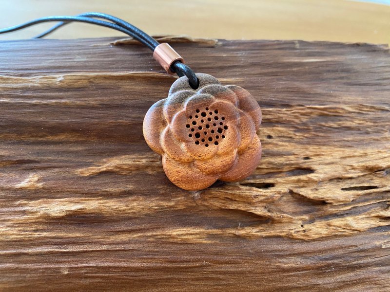 Bloom-Necklace Diffuser Domestic Log I Portable Diffuser I Natural Essential Oil I - Fragrances - Wood 