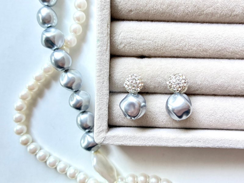 Silver Snow Man -Pearl/Baroque Pearl/Silver/Earrings/Piercings/Gift/Pave Ball- - ต่างหู - ไข่มุก สีเงิน