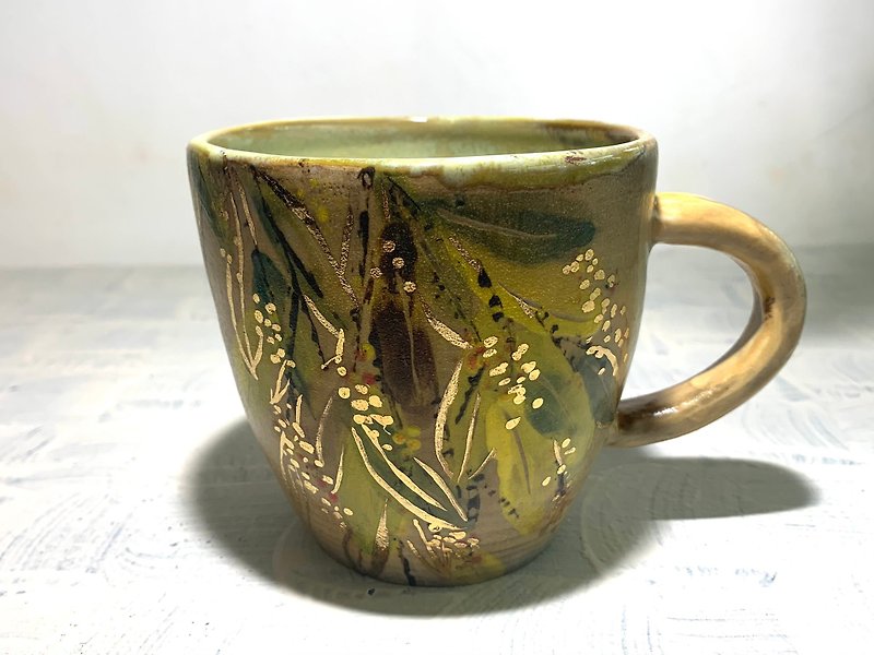 Colorful leaf eucalyptus coffee mug_pottery mug - แก้วมัค/แก้วกาแฟ - ดินเผา สีกากี