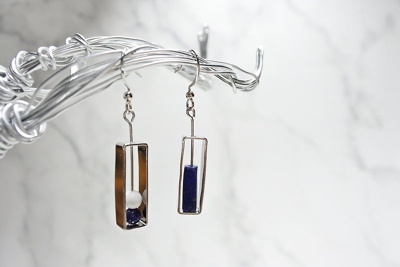 【Prediction】 Asymmetric natural stone dangle earrings - ต่างหู - โลหะ สีน้ำเงิน