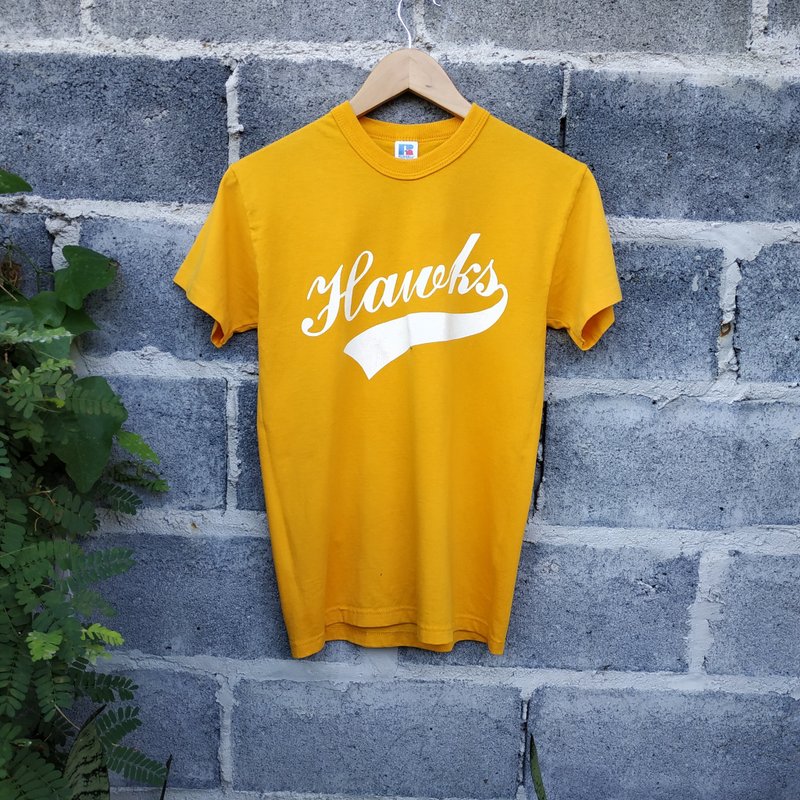 Vintage 80s Russell athletic Atlanta Hawks Team NBA T  in the Westray Mine explo - 男 T 恤 - 棉．麻 黃色