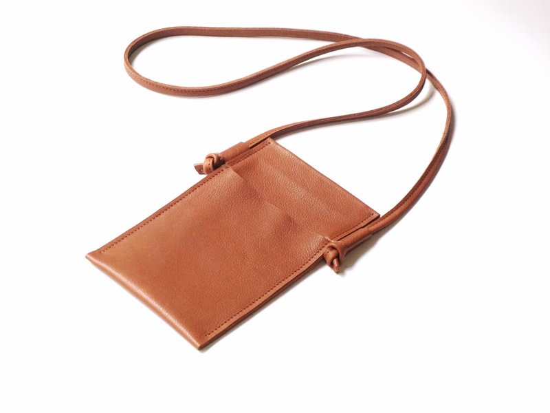 Leather phone bag in tan brown, Travel pouch, utilitarian sling bag. - 側背包/斜背包 - 真皮 咖啡色
