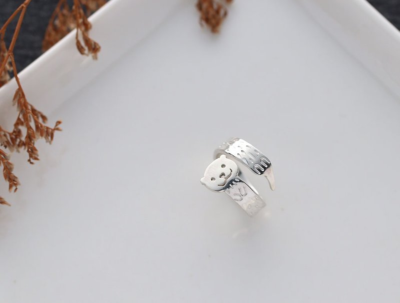 ni.kou sterling silver otter animal single ring male ring female ring tail ring - General Rings - Other Metals 