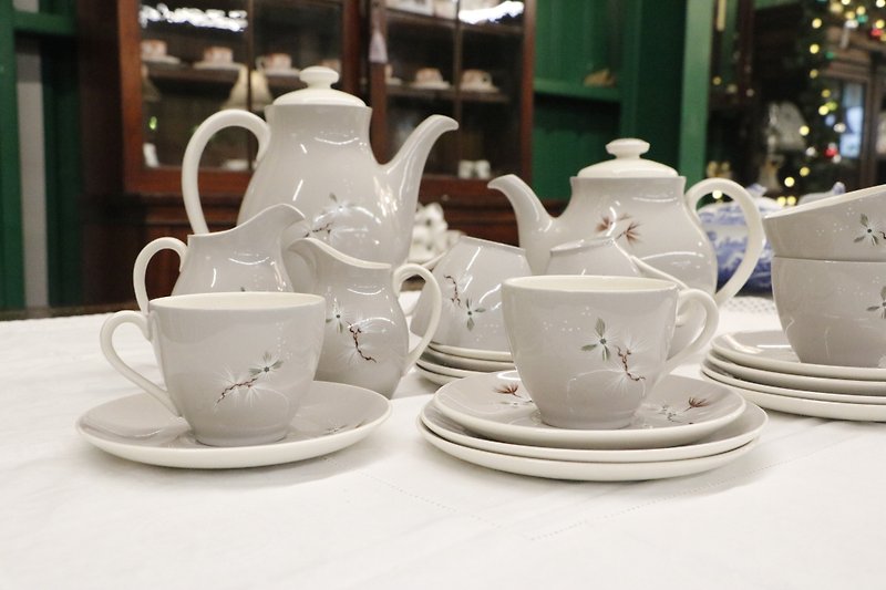 U.K. Royal Doulton Frost Pine series porcelain - จานและถาด - เครื่องลายคราม สีใส