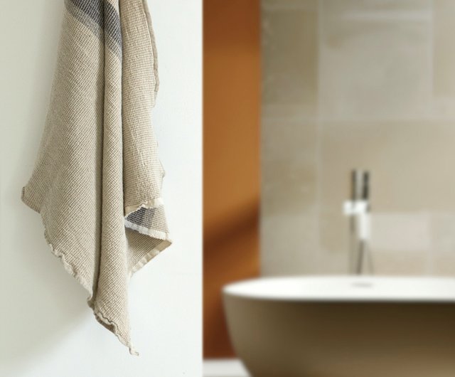 Bath towel with discount loop to hang