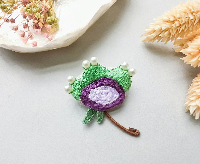 | 茷 | Embroidered 茷 Flower Brooch-Purple Tang and Green - Brooches - Thread Purple