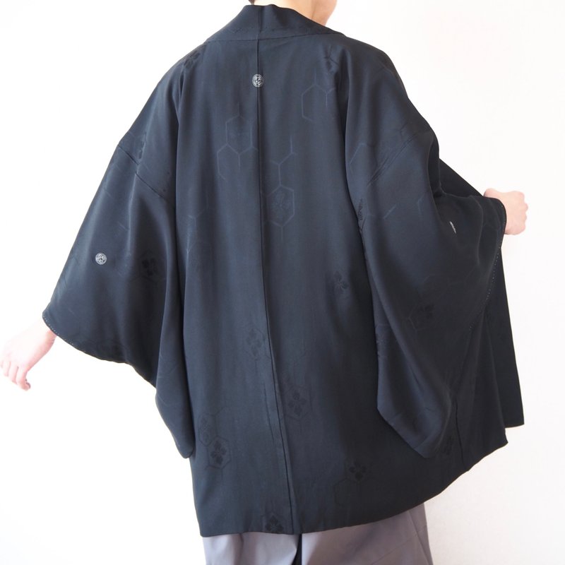 【日本製造】 柔軟絲綢黑色外罩、時尚日本、男士外罩、禮物 - 女大衣/外套 - 絲．絹 黑色