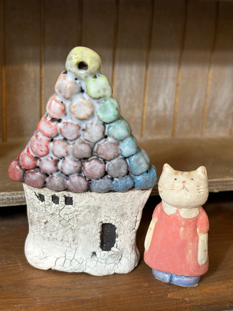 Pottery House/Sugar Candy House - Items for Display - Pottery White