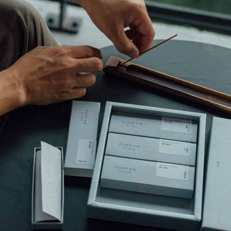 【熱銷補貨】路洣顯化線香禮盒組_四種氣味及贈紙袋與旅行包 - 香氛/精油/擴香 - 木頭 咖啡色