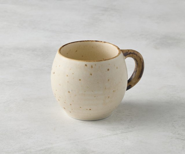 本田あつみ 花柄ハンドルの陶器マグカップ 陶器製 美濃焼 マグカップ