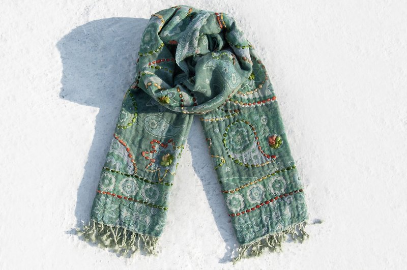 Boiled wool shawl/knitted scarf/embroidered scarf/cashmere shawl/Cashmere-flower - ผ้าพันคอถัก - ขนแกะ สีเขียว