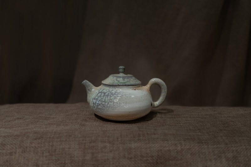 Firewood porcelain kettle - Teapots & Teacups - Pottery White