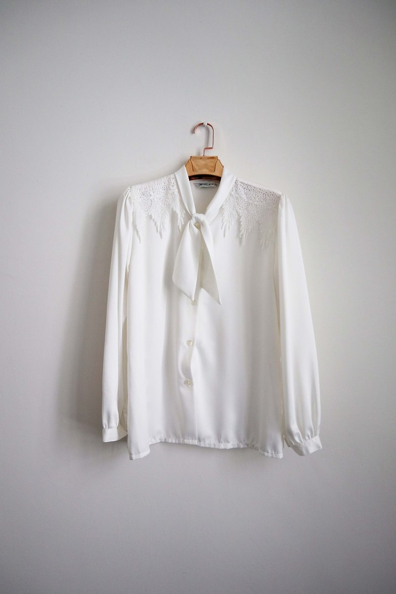 Pumpkin Vintage. Ancient white chiffon engraved bandage shirt - Women's Shirts - Other Materials White