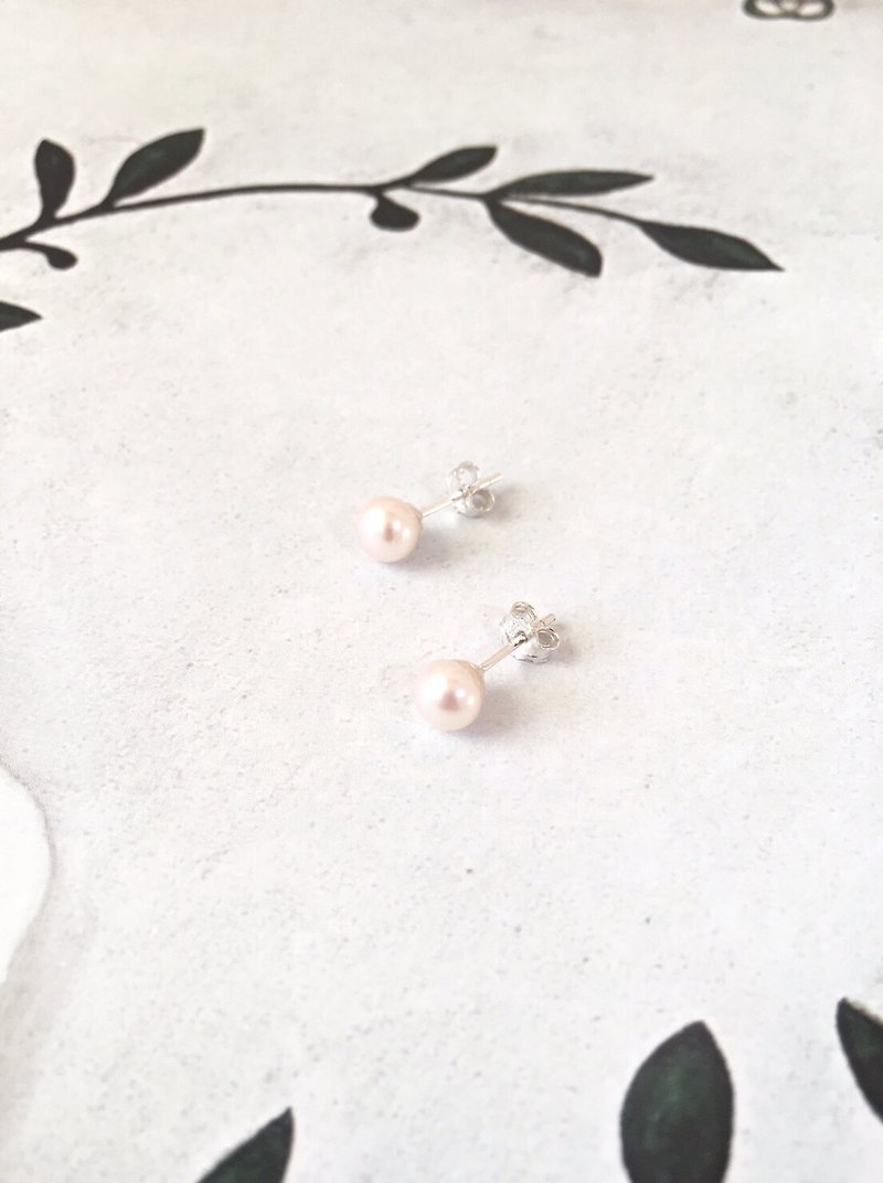 Natural pink bun pearls. Sterling silver stud earrings can be changed to clip style - ต่างหู - ไข่มุก ขาว