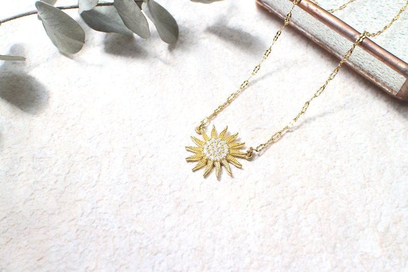 The sun - brass necklace - สร้อยคอ - ทองแดงทองเหลือง สีทอง