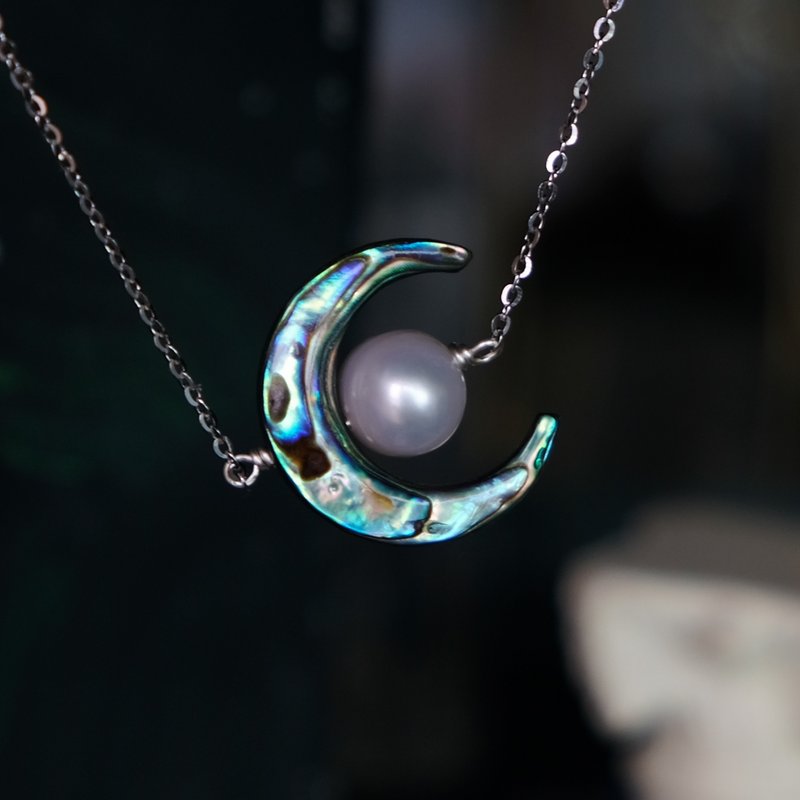 Northern Lights Crescent Abalone Freshwater Pearl Sterling Silver Necklace N161 - สร้อยคอ - ไข่มุก ขาว