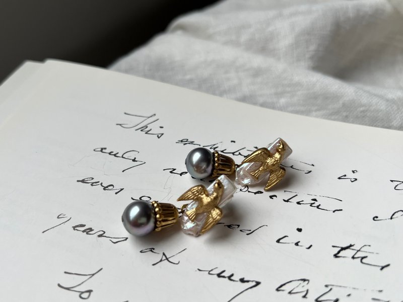 poeter - Earrings & Clip-ons - Pearl Gold