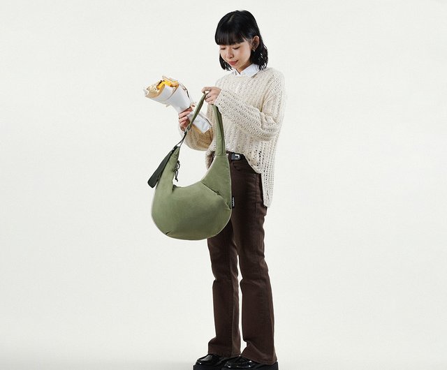 FW25新作Wanderシリーズ】ZION 拡張可能ハーフムーンバッグ (グラス