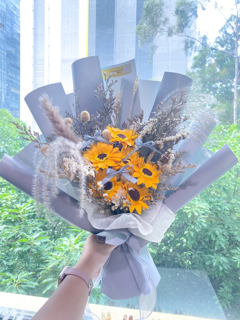 Gray and blue sunflower bouquet - ช่อดอกไม้แห้ง - พืช/ดอกไม้ สีน้ำเงิน