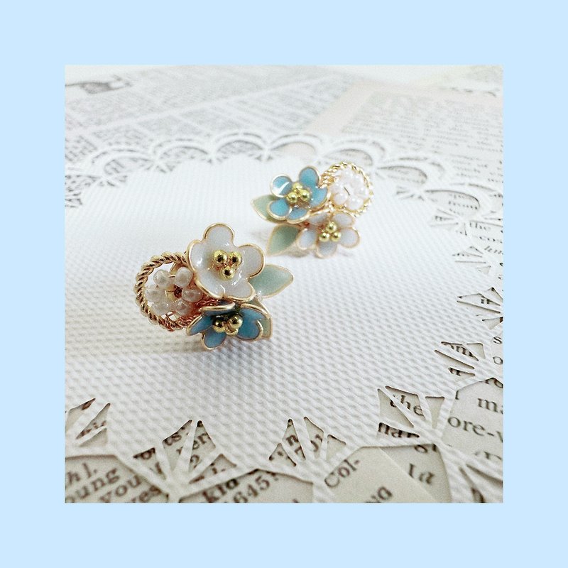Bronze flower earrings-Blue Dream - ต่างหู - เรซิน สีน้ำเงิน