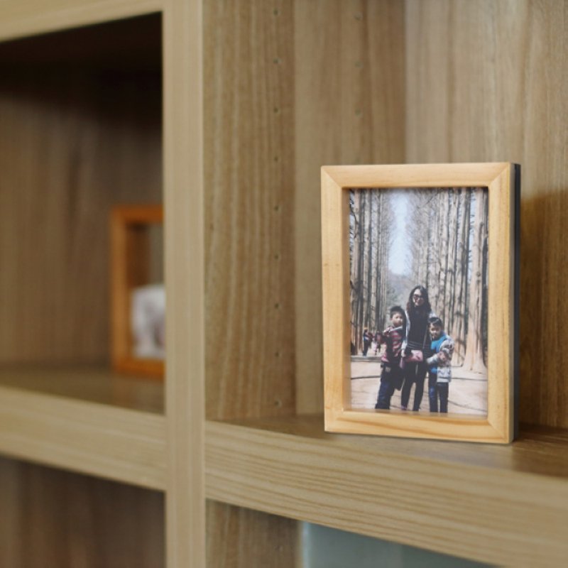 【OSHI】Magnetic Double Wooden Frames - กรอบรูป - ไม้ สีนำ้ตาล