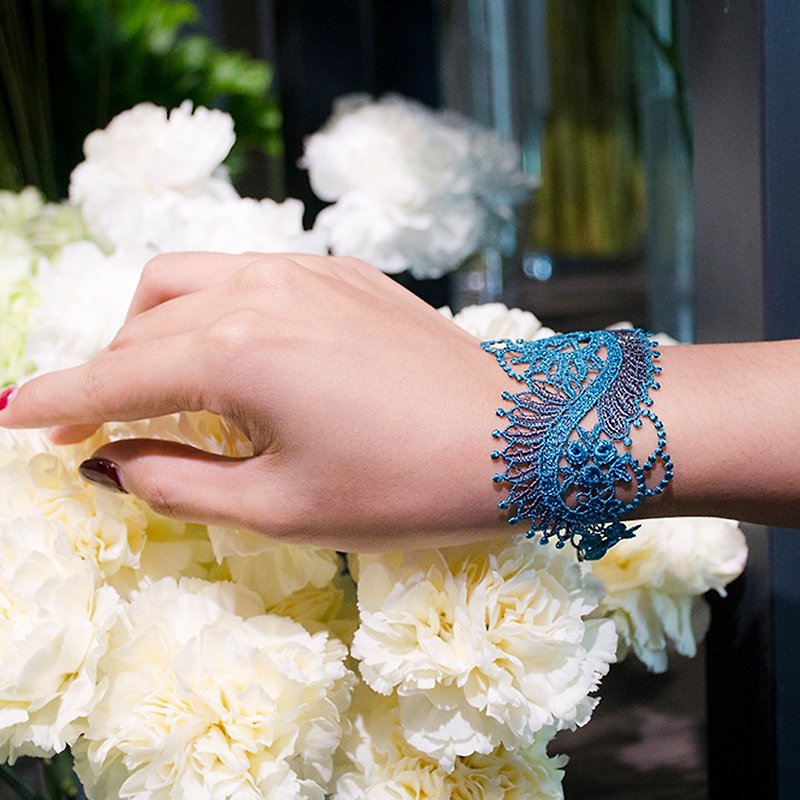 Mosaic seriers embroidery lace bracelet - Bracelets - Thread Green