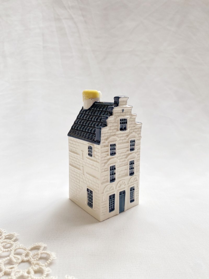 【好日恋物】オランダ KLM オランダ航空 デルフト焼き ミニチュアハウス #34 デルフト アンティーク - 置物 - 陶器 ホワイト
