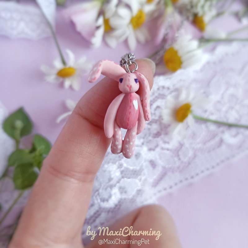 cute pink rabbit necklace 可爱的粉红色兔子项链看起来像纺织玩具 - Necklaces - Plastic Pink