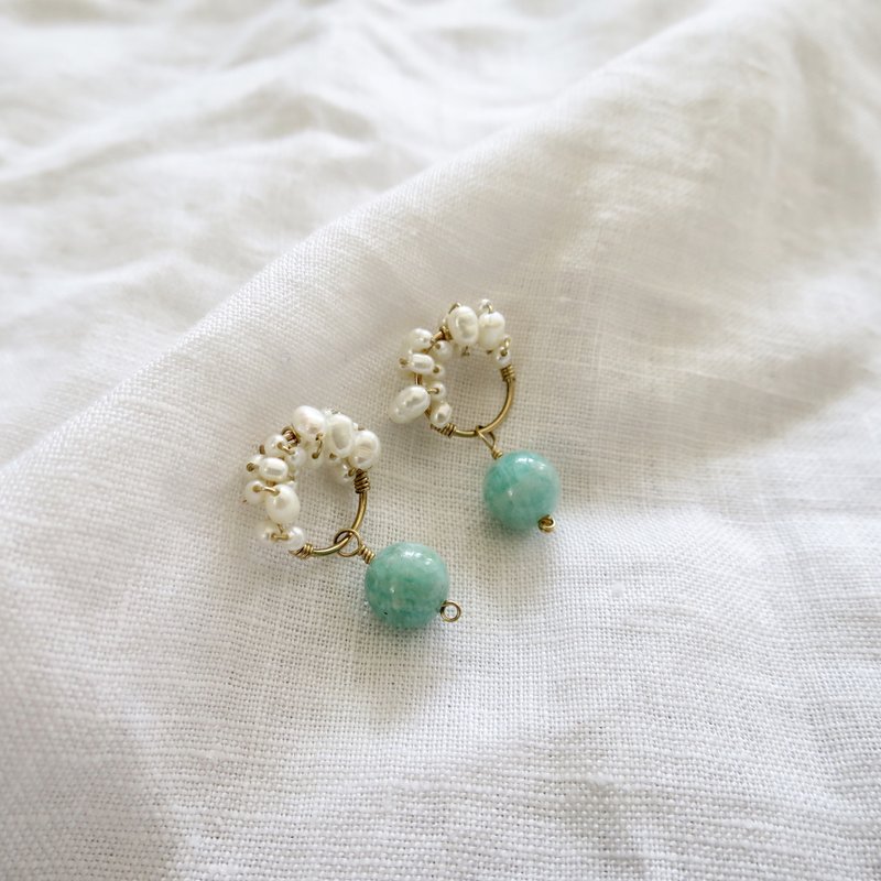 Pearl and gemstone Amazonite earrings tiffany blue - ต่างหู - ไข่มุก สีน้ำเงิน