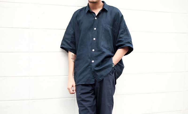 MEN Linen Oversized Short Sleeve Shirt - Navy - 男襯衫/休閒襯衫 - 亞麻 藍色